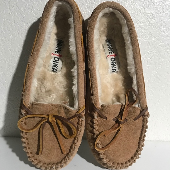 Minnetonka Shoes - Minnetonka fur-lined slippers, size 6